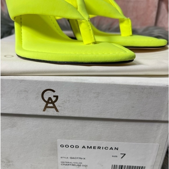 Good American Clear Wedge Thong Sandals in Chartreuse size 7 - Picture 14 of 16